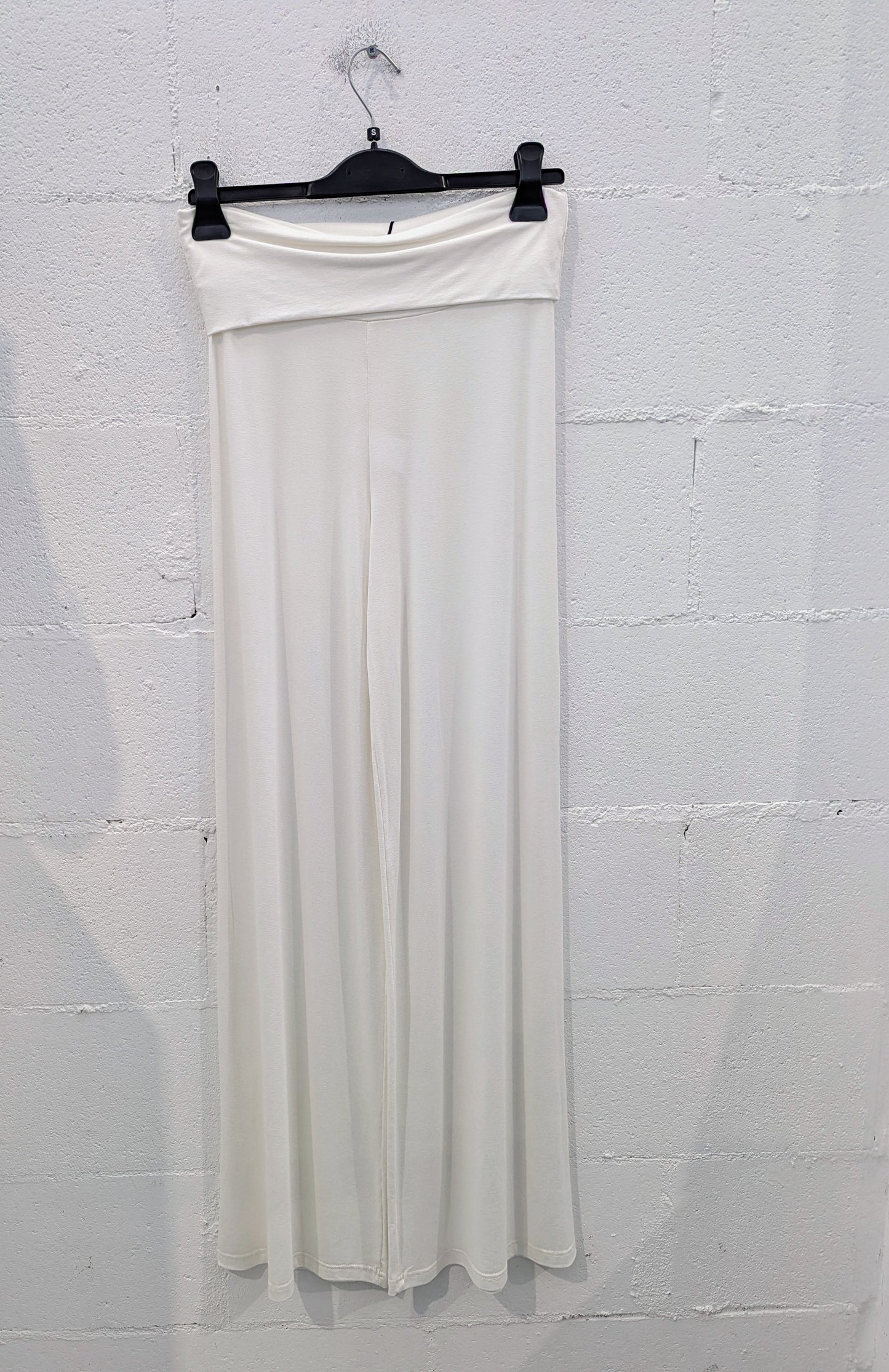 Pantalone palazzo bianco da donna in jersey elasticizzato con vita alta risvoltabile, vestibilità ampia e stile casual elegante – Modita.it