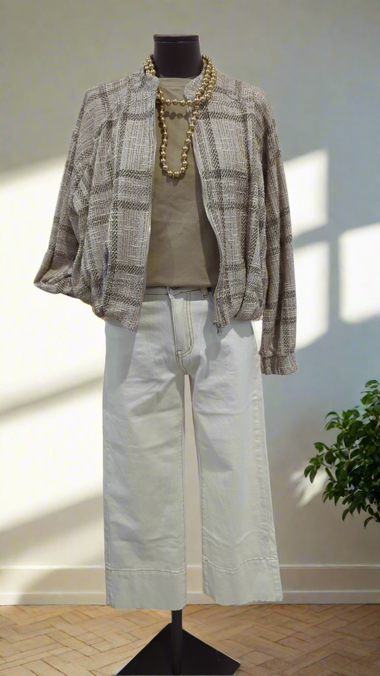 jeans Nizza bianco ha una silhouette a palazzo o culotte