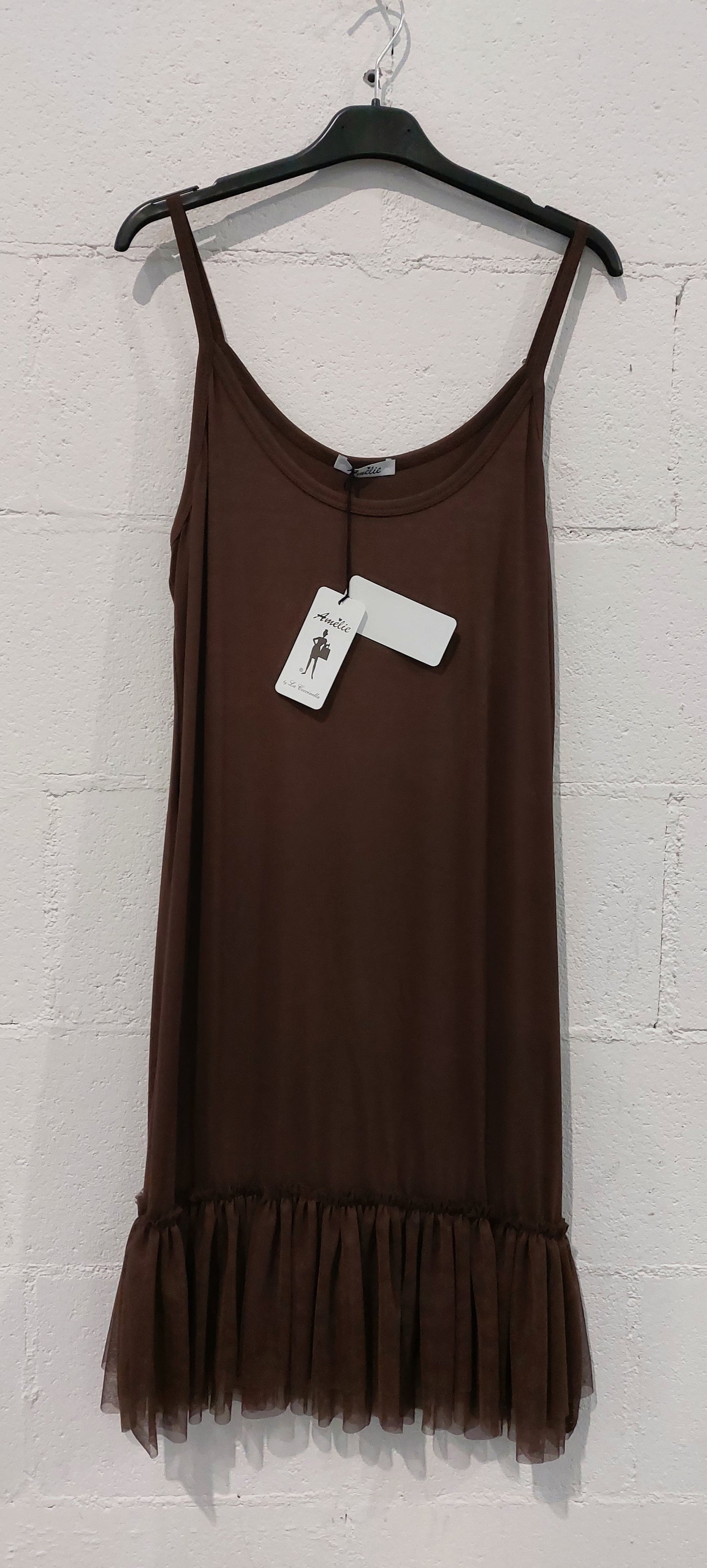 Sottoveste in viscosa con balza in tulle . Taglia unica Composizione 95%viscosa 5%elastan made in italy