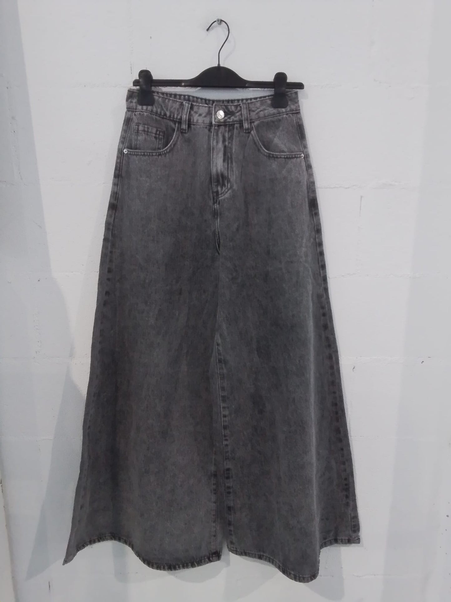 Jeans gamba larga nero a vita alta – Look urbano e d'impatto | Modita